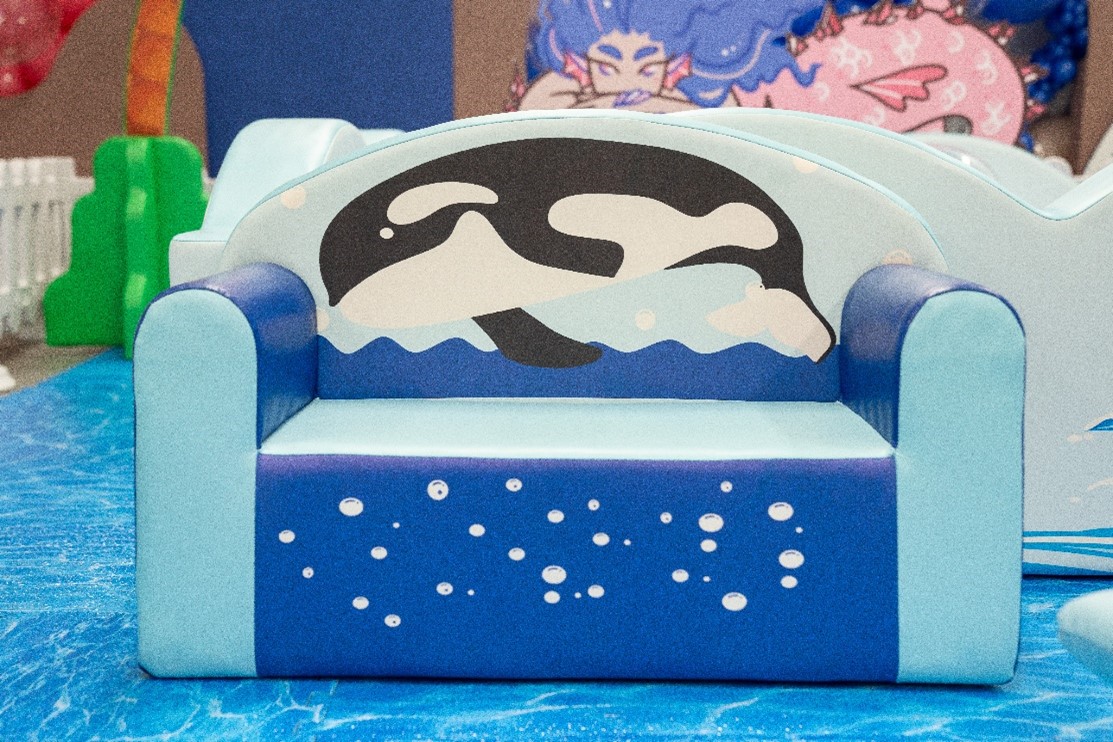 Whale Love seat